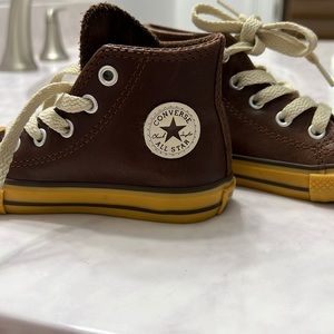 Toddler boys size 7 converse chuck taylor allstars